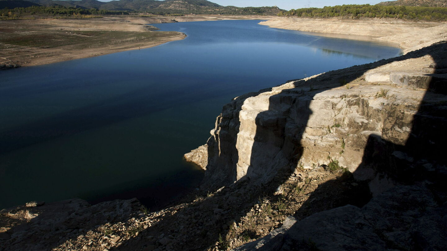 La sequ&iacute;a provoca el estado de emergencia en r&iacute;os y pantanos en la cuenca del Ebro 