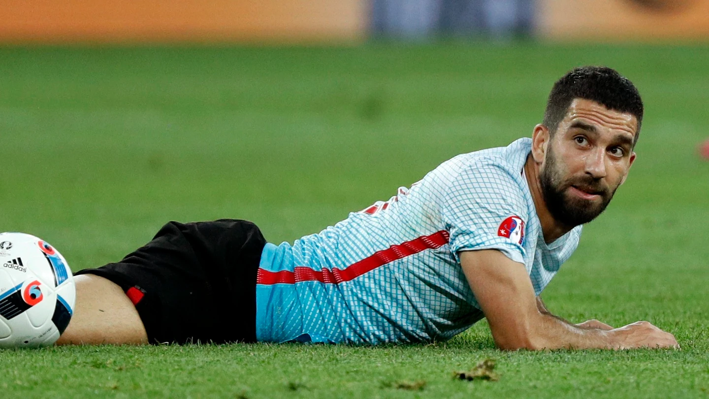 Arda Turán, en un partido con Turquía Arda Turán, en un partido con Turquía