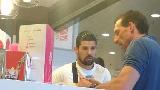 Nolito, fotografiado junto director deportivo del Sevilla Nolito, fotografiado junto director deportivo del Sevilla