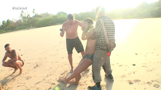 Manuel se marea en La Isla Manuel se marea en La Isla