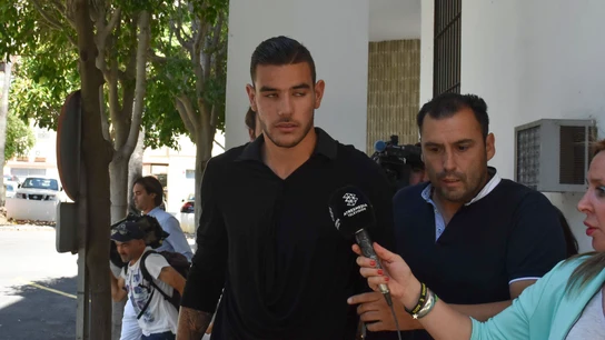 Theo Hernández a la salida de los juzgados de Marbella Theo Hernández a la salida de los juzgados de Marbella