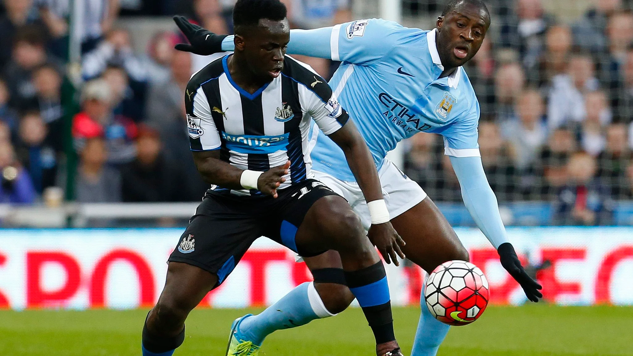 Cheick Tioté, durante un partido con el Newcastle