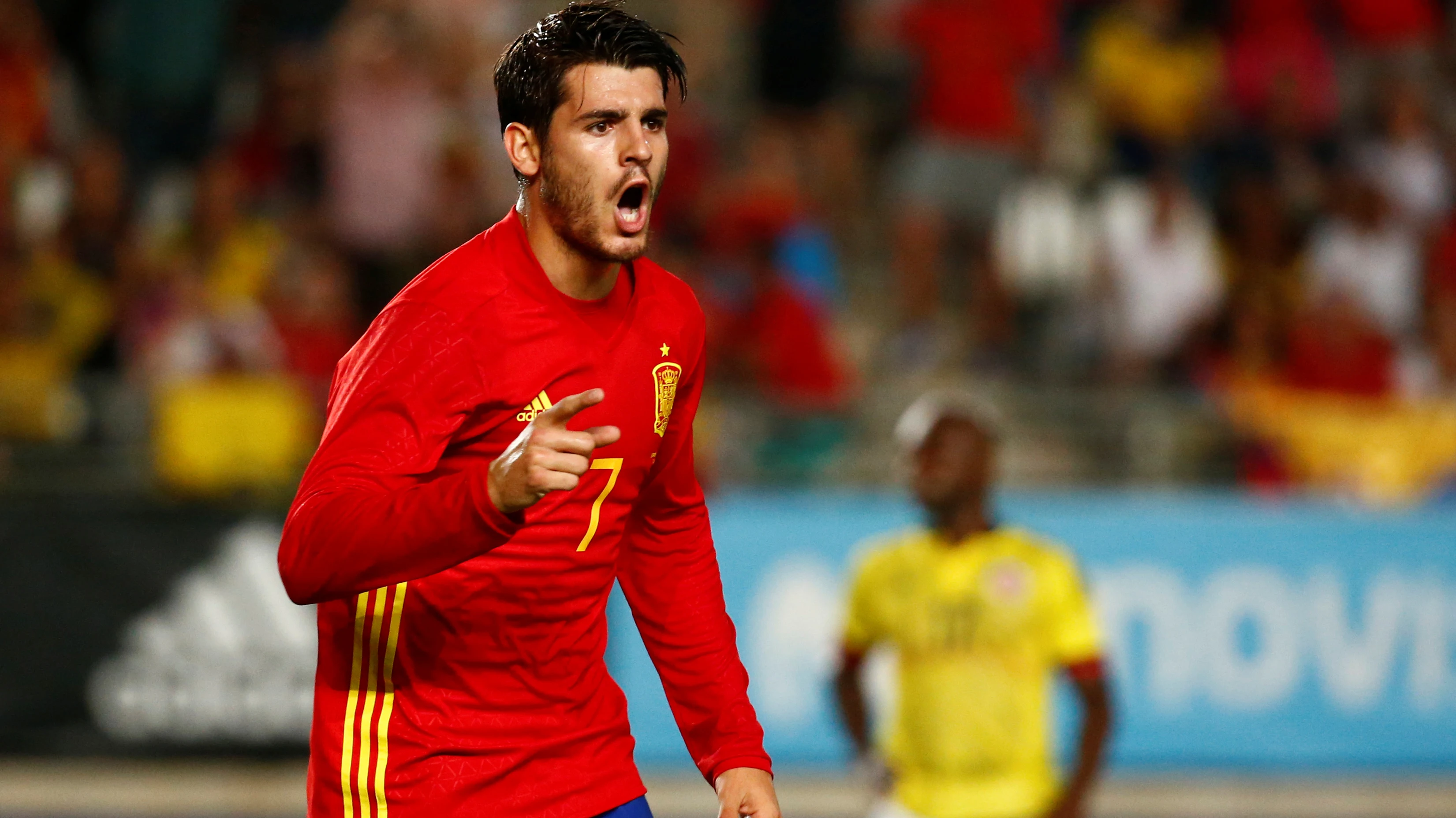 Álvaro Morata celebra un gol con la selección española