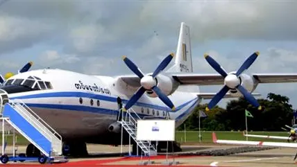 Avión militar Shaanxi Y-8