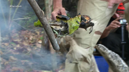 Un pez, la comida de los aventureros en La Isla Un pez, la comida de los aventureros en La Isla