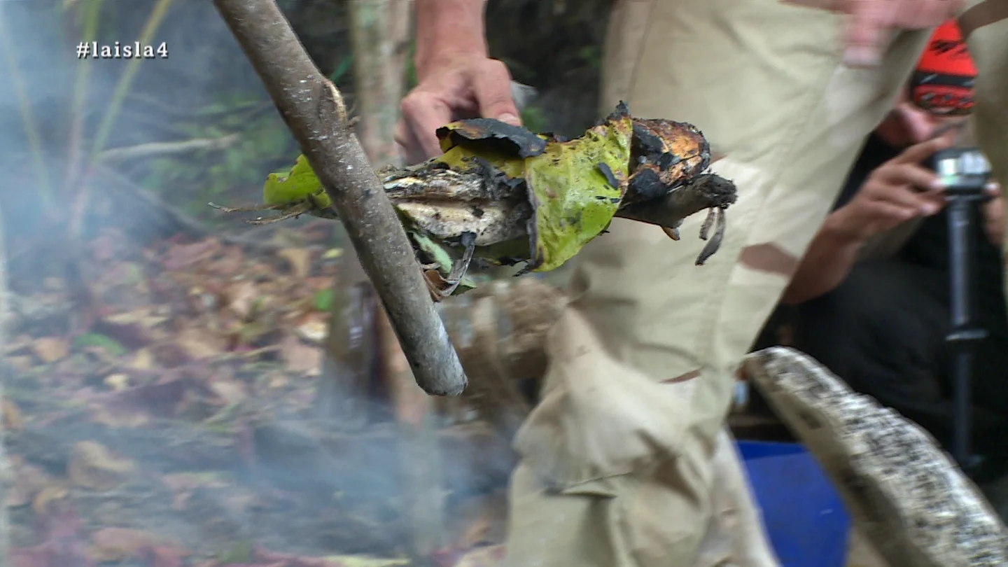 Un pez, la comida de los aventureros en La Isla Un pez, la comida de los aventureros en La Isla