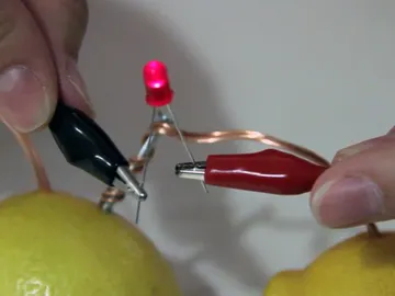 Limones con electricidad Limones con electricidad