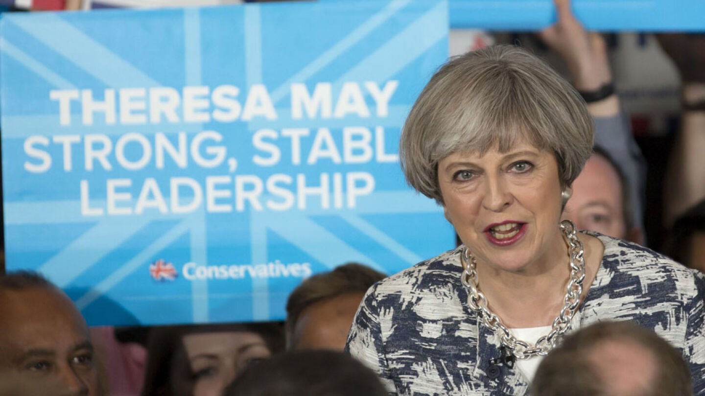 Theresa May en un acto electoral