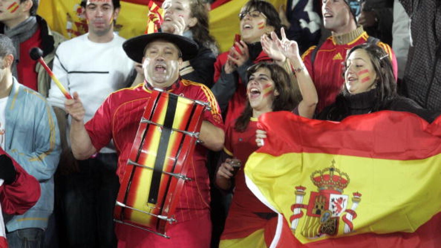 Manolo el del Bombo en un partido de la selecci&oacute;n espa&ntilde;ola