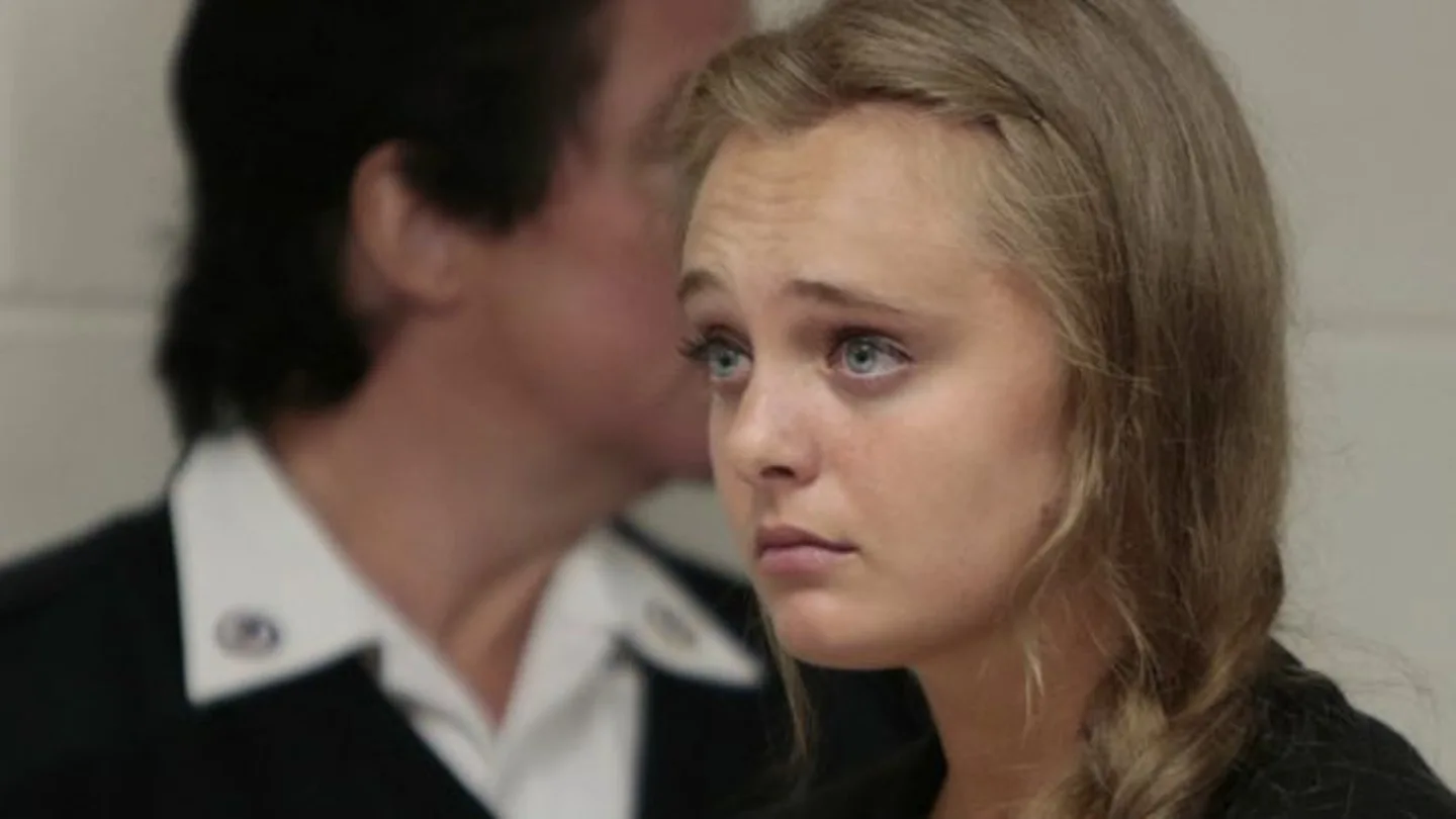 Michelle Carter, de 20 años, está siendo juzgada por instar a su novio Conrad Roy, de 18 años, a suicidarse Michelle Carter, de 20 años, está siendo juzgada por instar a su novio Conrad Roy, de 18 años, a suicidarse