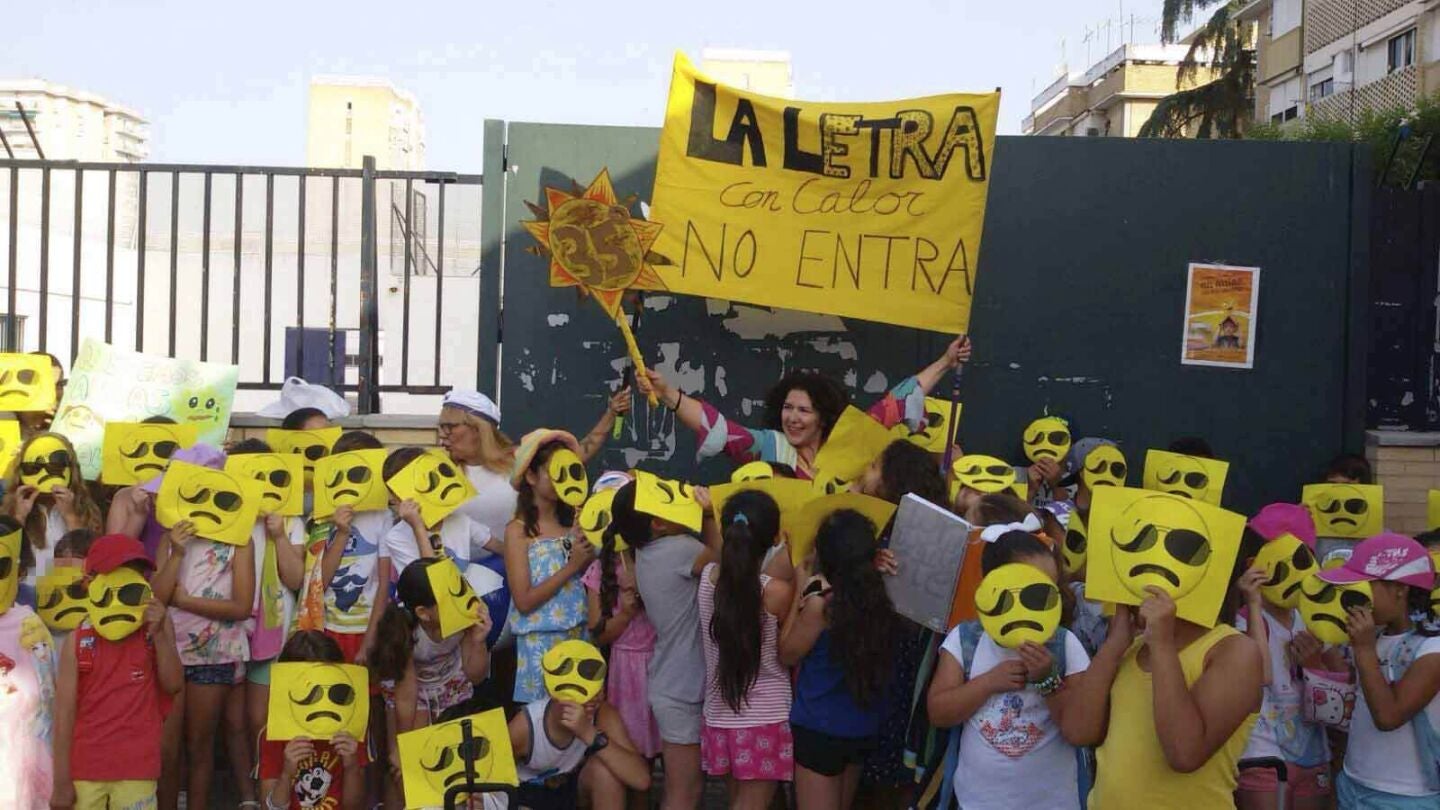Padres y alumnos piden en Sevilla que las aulas en las que estudian se climaticen