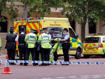 Policía británica durante un suceso Policía británica durante un suceso