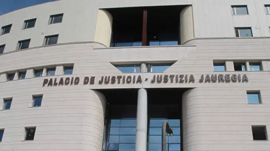 Fachada del Palacio de Justicia de Navarra Fachada del Palacio de Justicia de Navarra