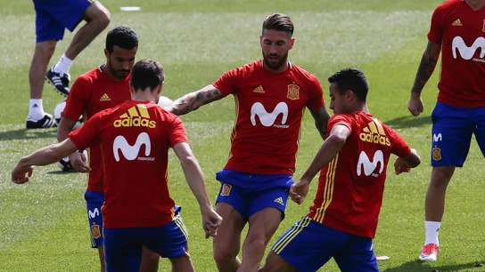 Thiago se ejercita en Las Rozas junto a sus compañeros de la selección española Thiago se ejercita en Las Rozas junto a sus compañeros de la selección española