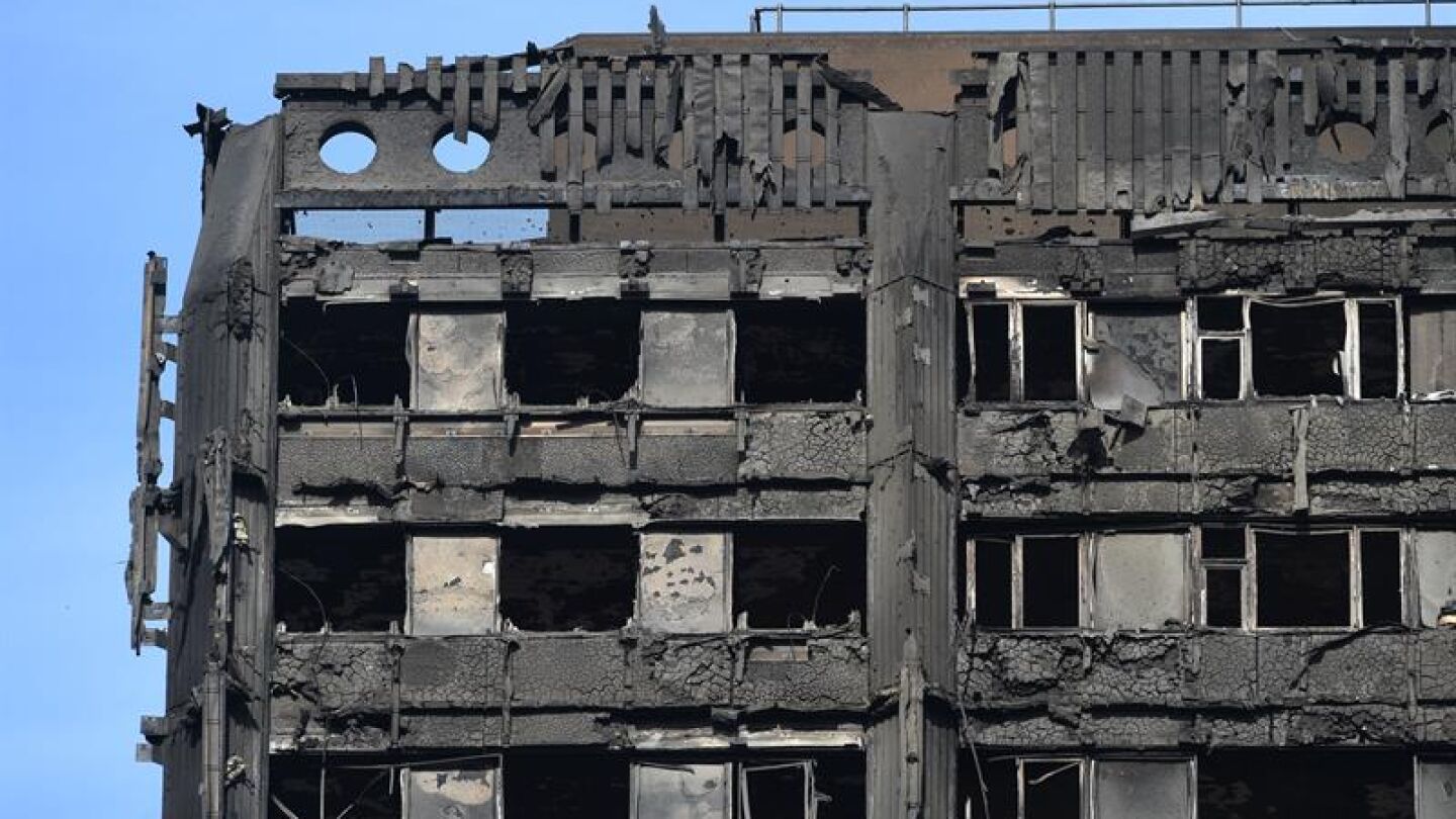 Las &uacute;ltimas plantas de la Grenfell Tower, el edificio incendiado en Londres