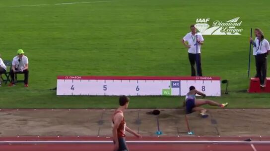 Blessing Okagbare pierde su peluca durante su salto de longitud