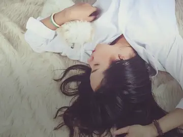 5 motivos por los cuales NUNCA debes recogerte el pelo para dormir 5 motivos por los cuales NUNCA debes recogerte el pelo para dormir