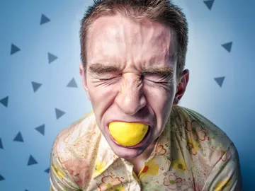 Comer frente a un espejo puede ser beneficioso para la salud Comer frente a un espejo puede ser beneficioso para la salud
