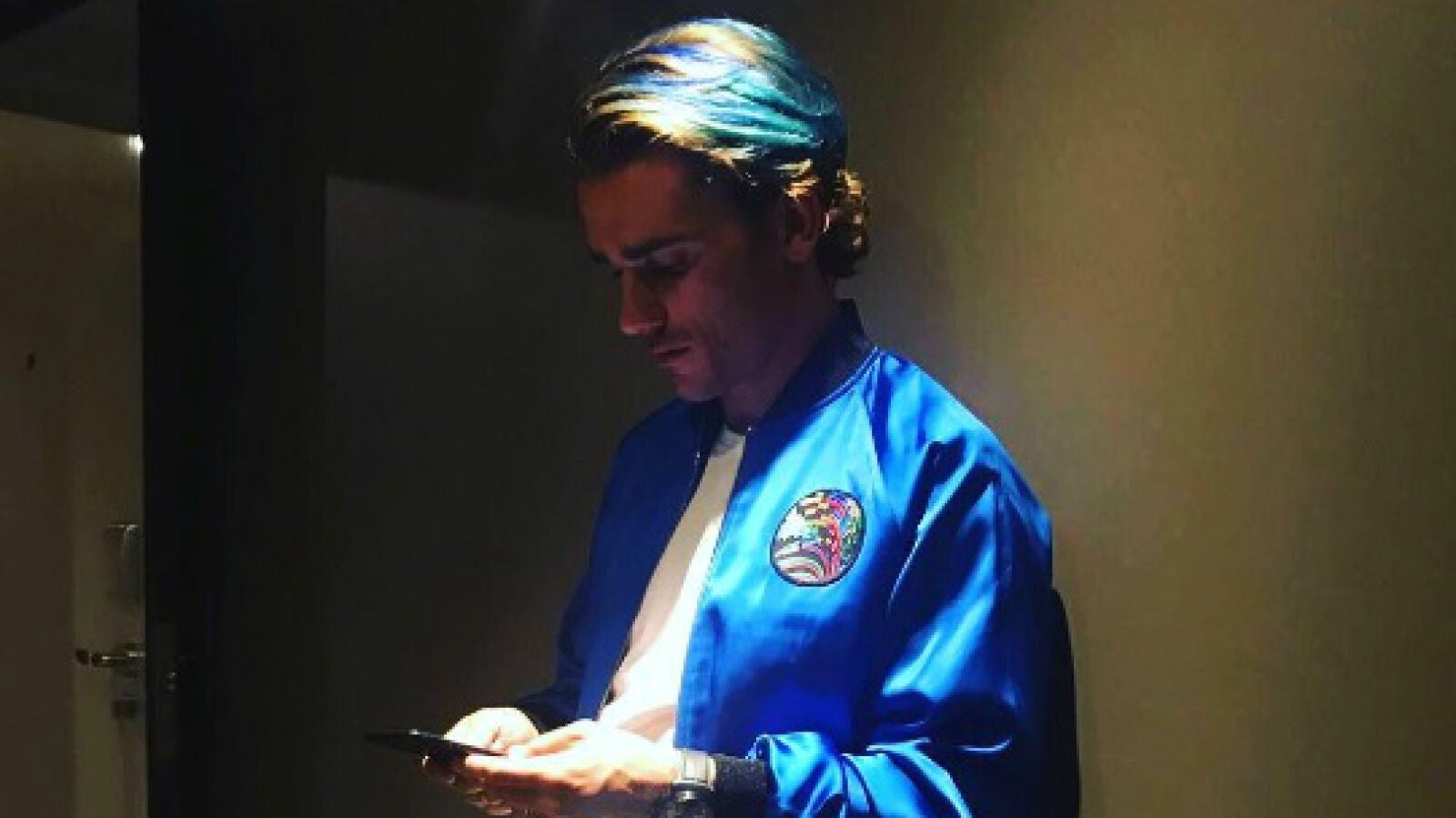 Antoine Griezmann, con el pelo azul