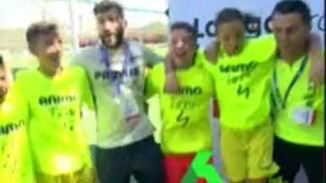 Los jugadores del Villarreal, cantando el submarino amarillo