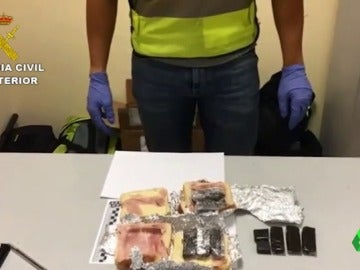 Los bocadillos con hachís incautado por la Guardia Civil Los bocadillos con hachís incautado por la Guardia Civil