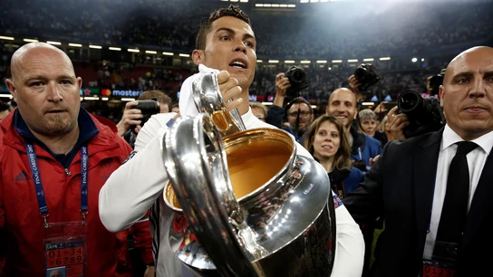 Cristiano Ronaldo, con el trofeo de la Champions Cristiano Ronaldo, con el trofeo de la Champions