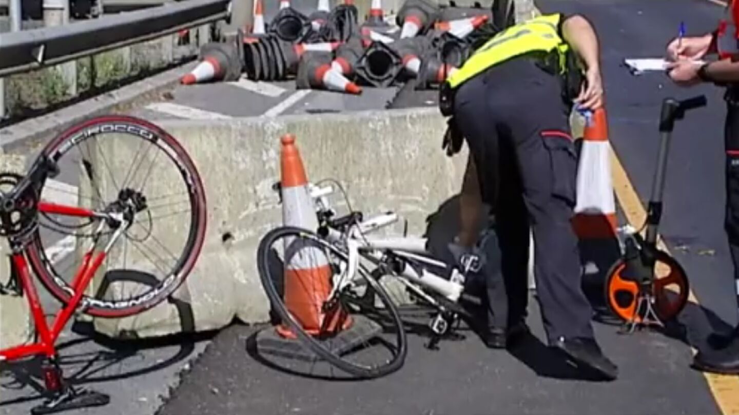 As&iacute; han quedado las bicicletas de los dos ciclistas