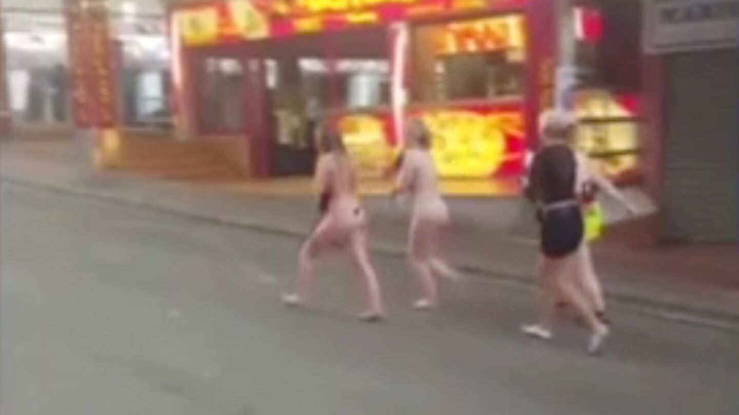 Las j&oacute;venes desnudas por Magaluf 