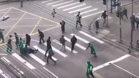 Momento de la pelea entre hinchas del Coritiba y el Corinthians
