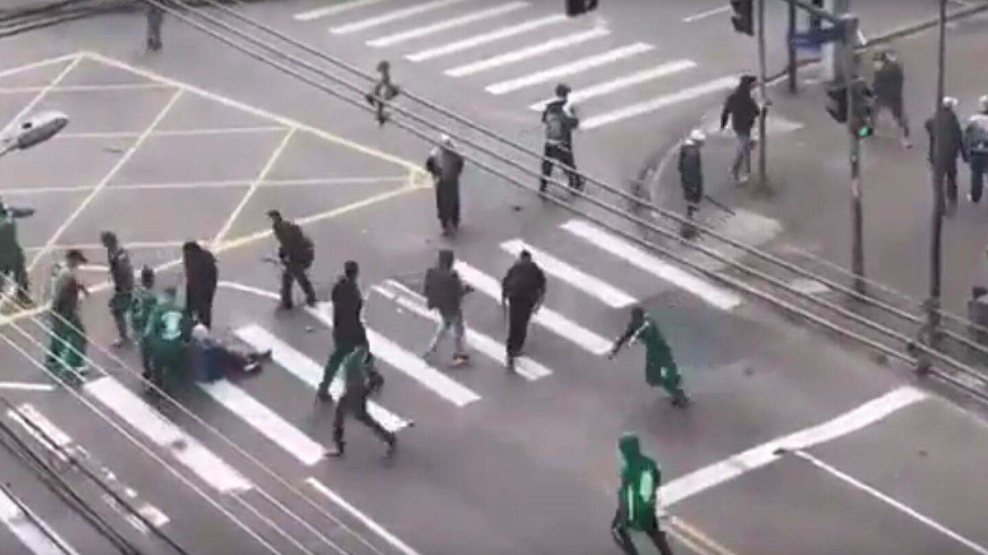 Momento de la pelea entre hinchas del Coritiba y el Corinthians