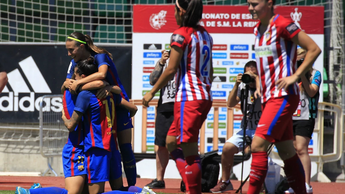 Las chicas del Barcelona celebran un gol