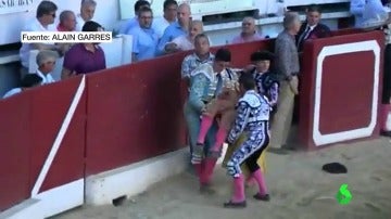 El torero Iván Fandiño es trasladado a enfermería tras sufrir una grave cornada