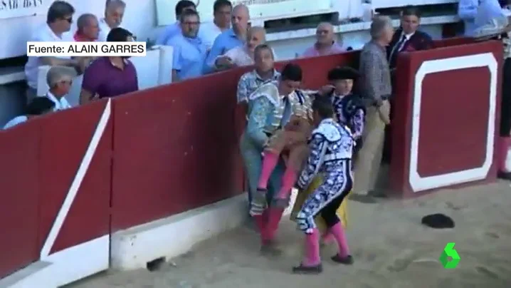 El torero Iván Fandiño es trasladado a enfermería tras sufrir una grave cornada