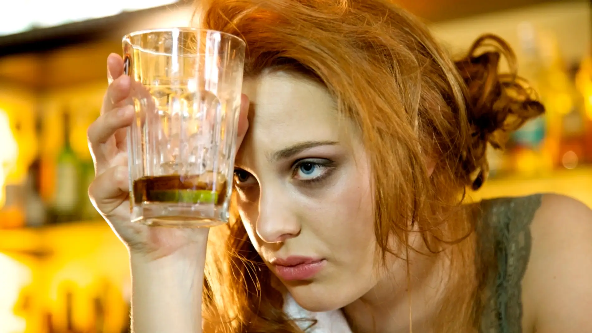 Mujer bebiendo