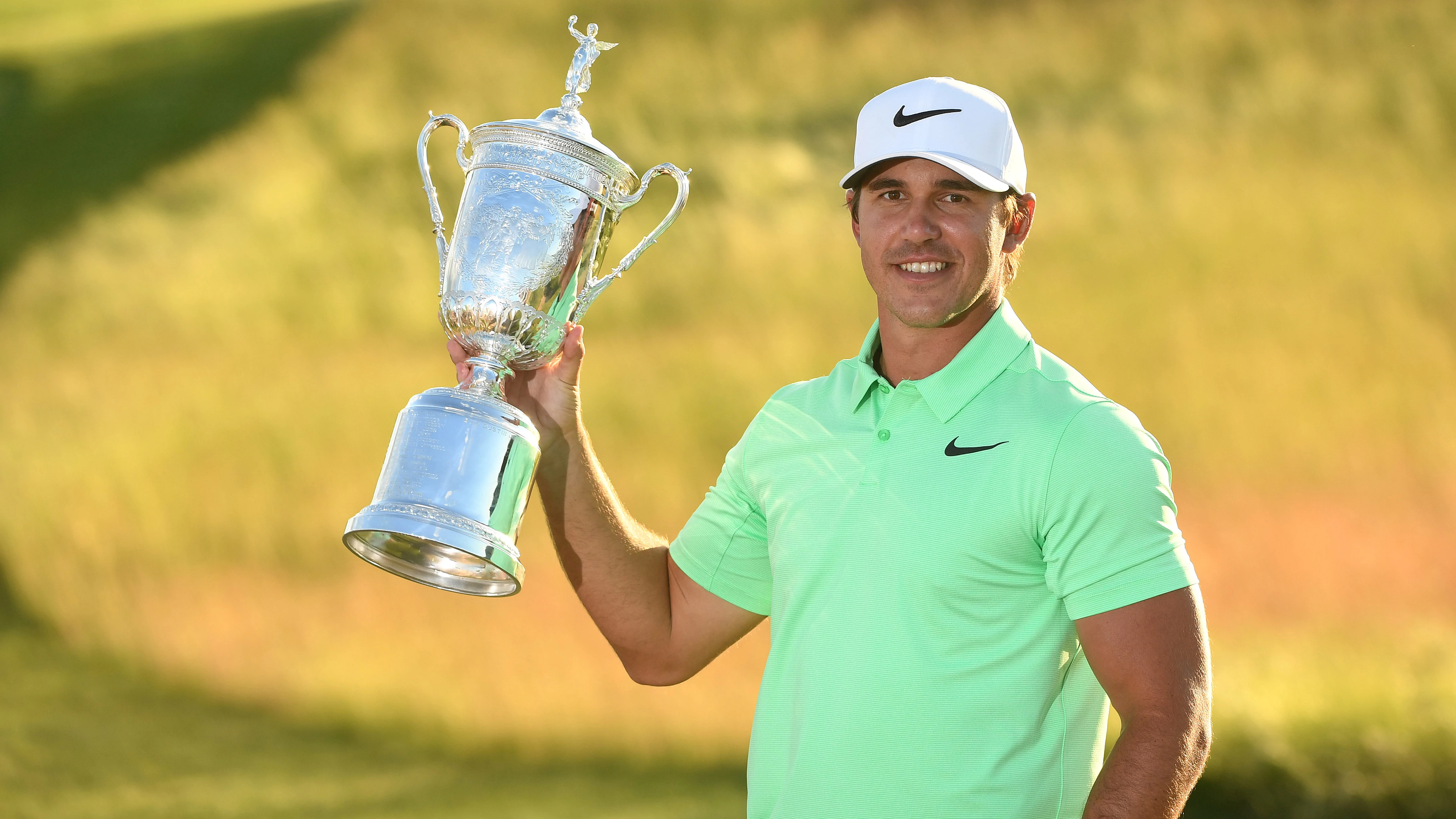 Brooks Koepka, con el trofeo de campeón del US Open