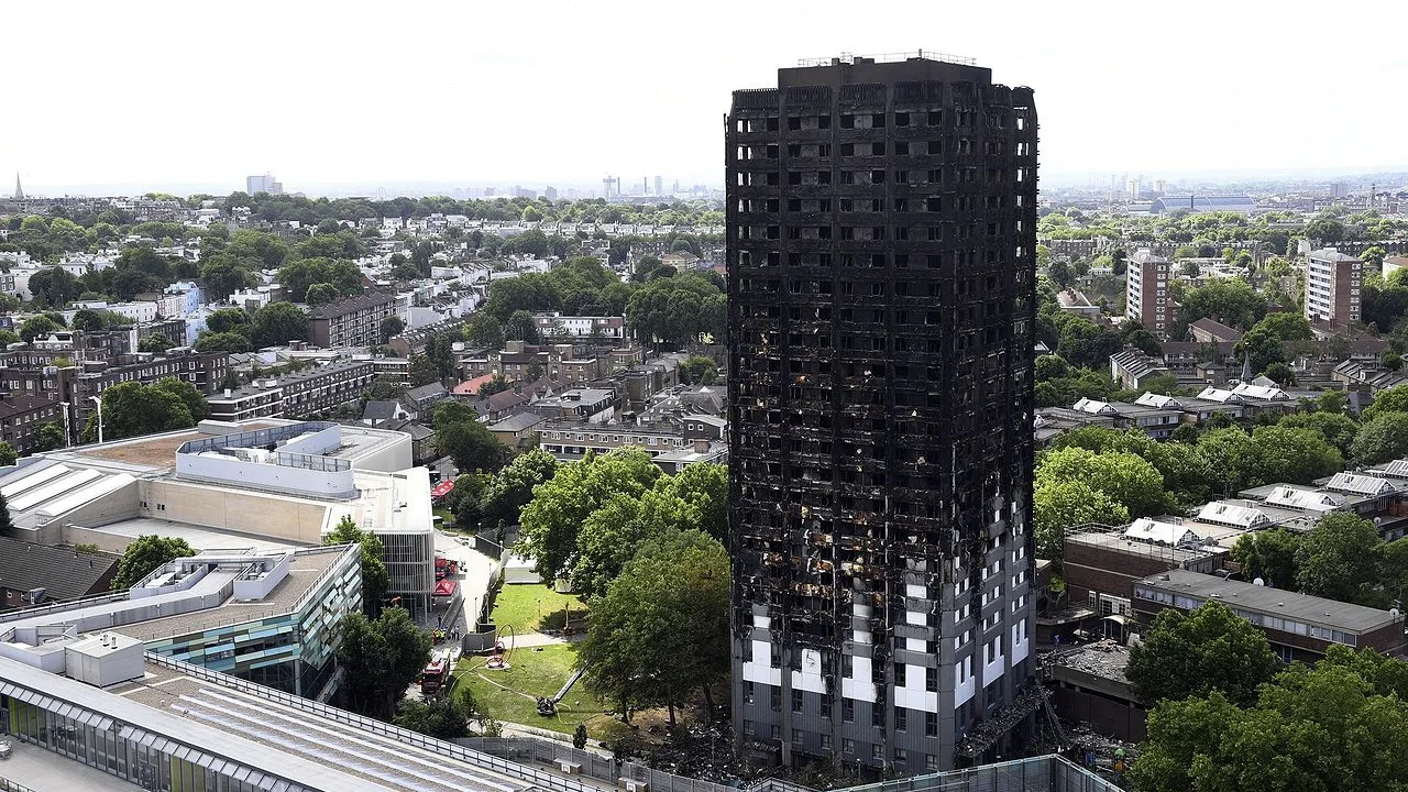 La Torre Grenfell tras ser asolada por el fuego