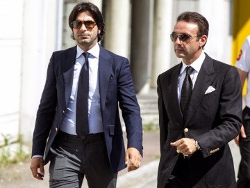 Enrique Ponce y Javier Conde a su llegada a la capilla ardiente de Iván Fandiño Enrique Ponce y Javier Conde a su llegada a la capilla ardiente de Iván Fandiño