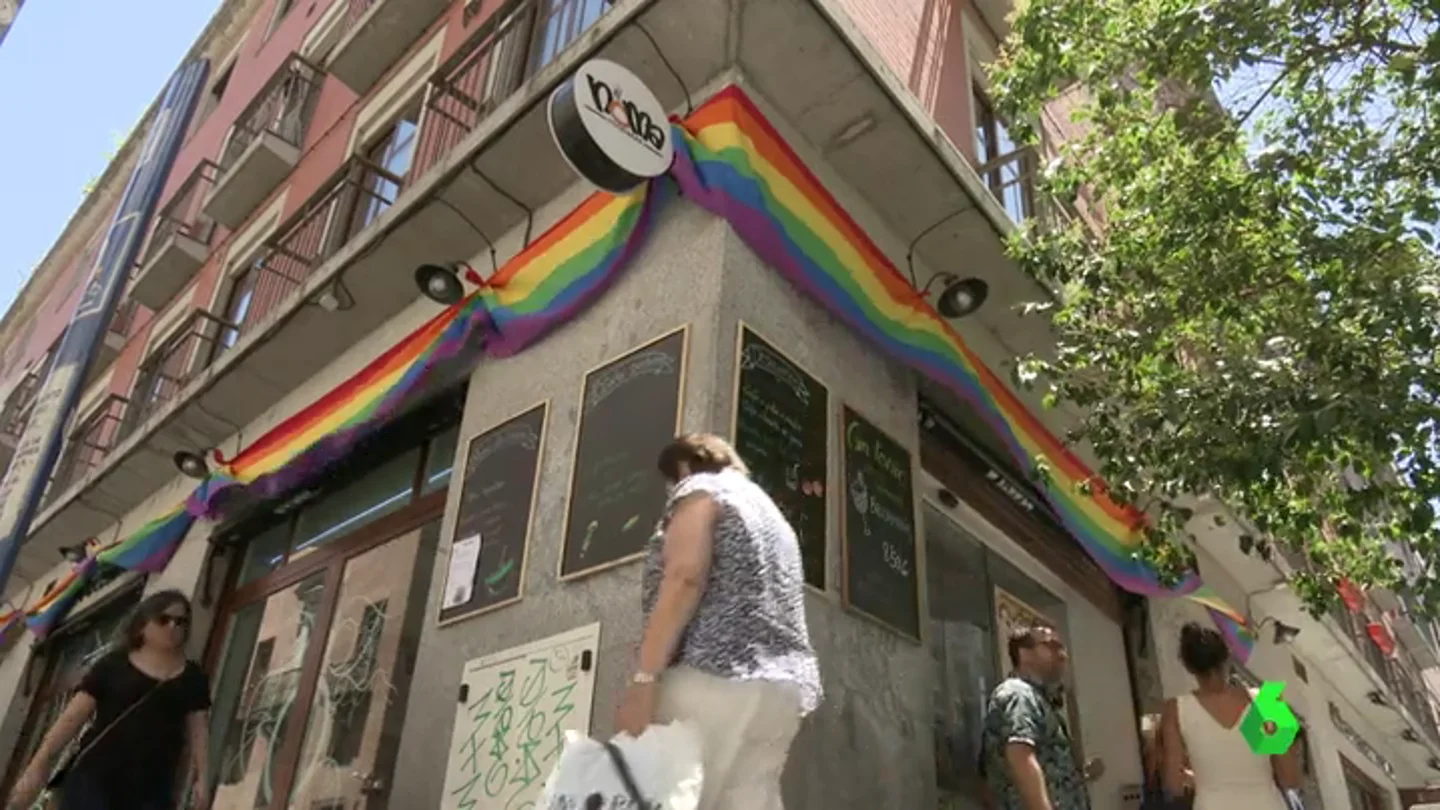 Bandera gay en un barde chueca Bandera gay en un barde chueca
