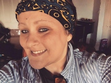 Un hombre evita que una mujer se suicide ofreciéndole un abrazo Un hombre evita que una mujer se suicide ofreciéndole un abrazo