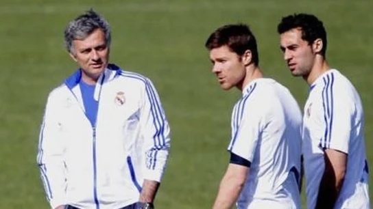 Mourinho, con Xabi Alonso y con Arbeloa Mourinho, con Xabi Alonso y con Arbeloa