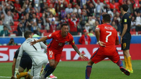 Chile celebra un gol ante Australia