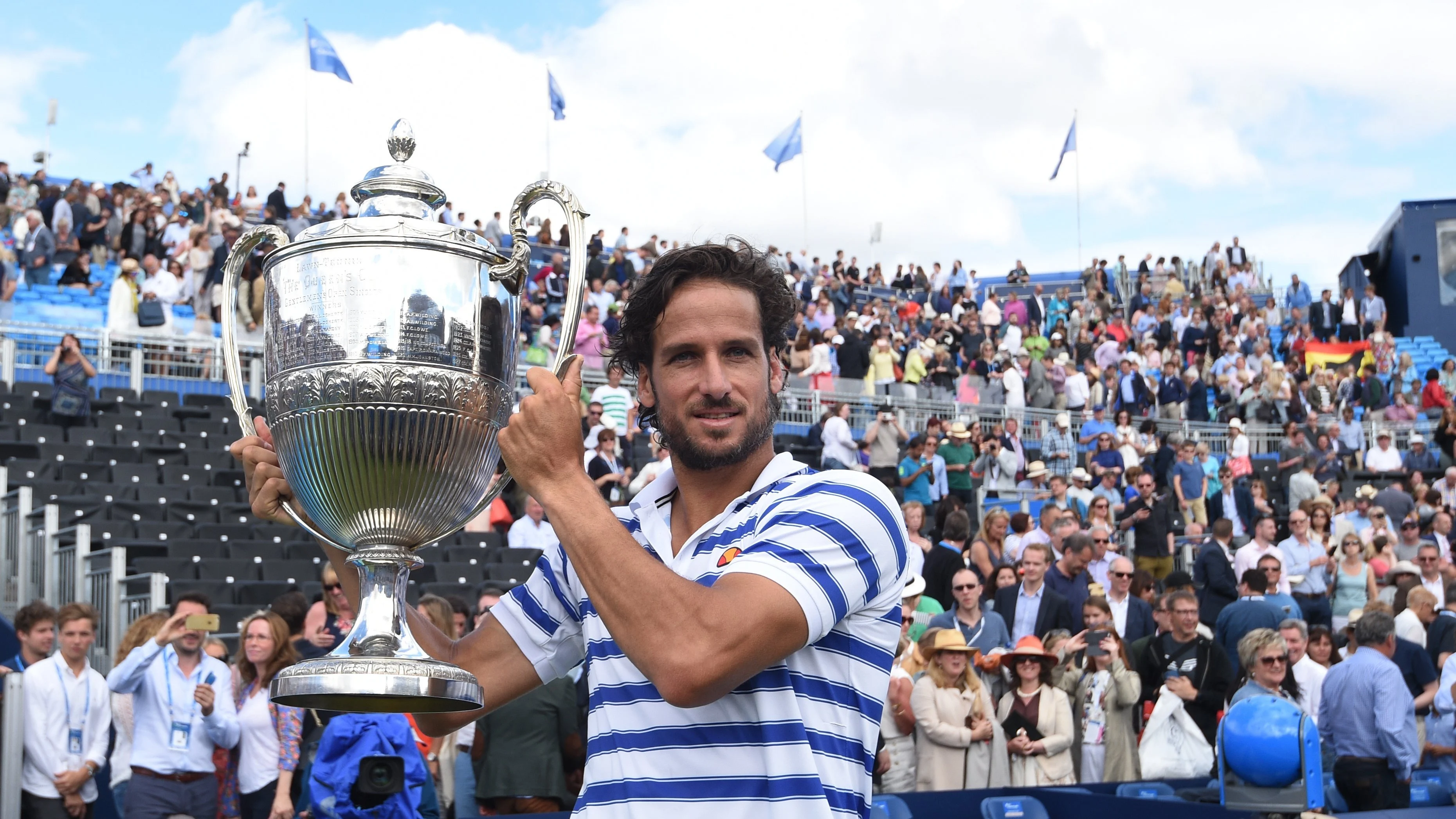 Feliciano López levanta el trofeo de Queens Feliciano López levanta el trofeo de Queens