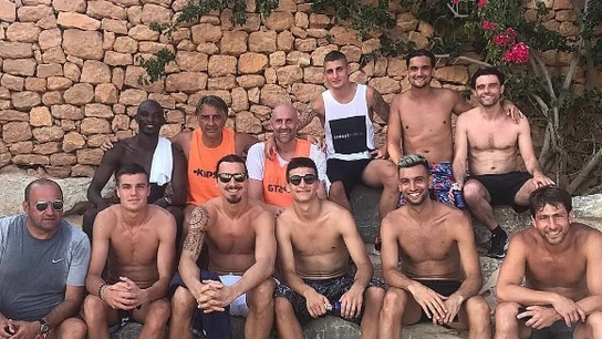 Verratti junto a Ibrahimovic y otros futbolistas en Ibiza Verratti junto a Ibrahimovic y otros futbolistas en Ibiza