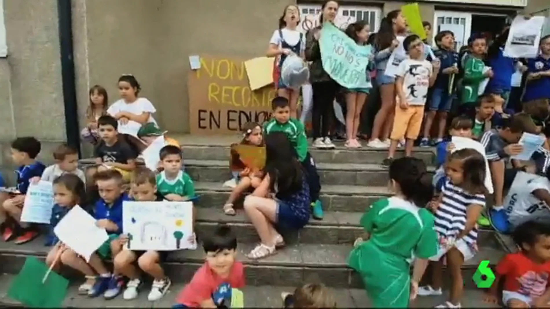 Galicia comunica el último día de clase que echa el cierre de varios colegios: "Estamos desesperados"