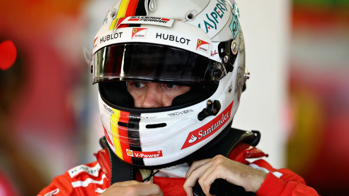 Sebastian Vettel, tras su casco