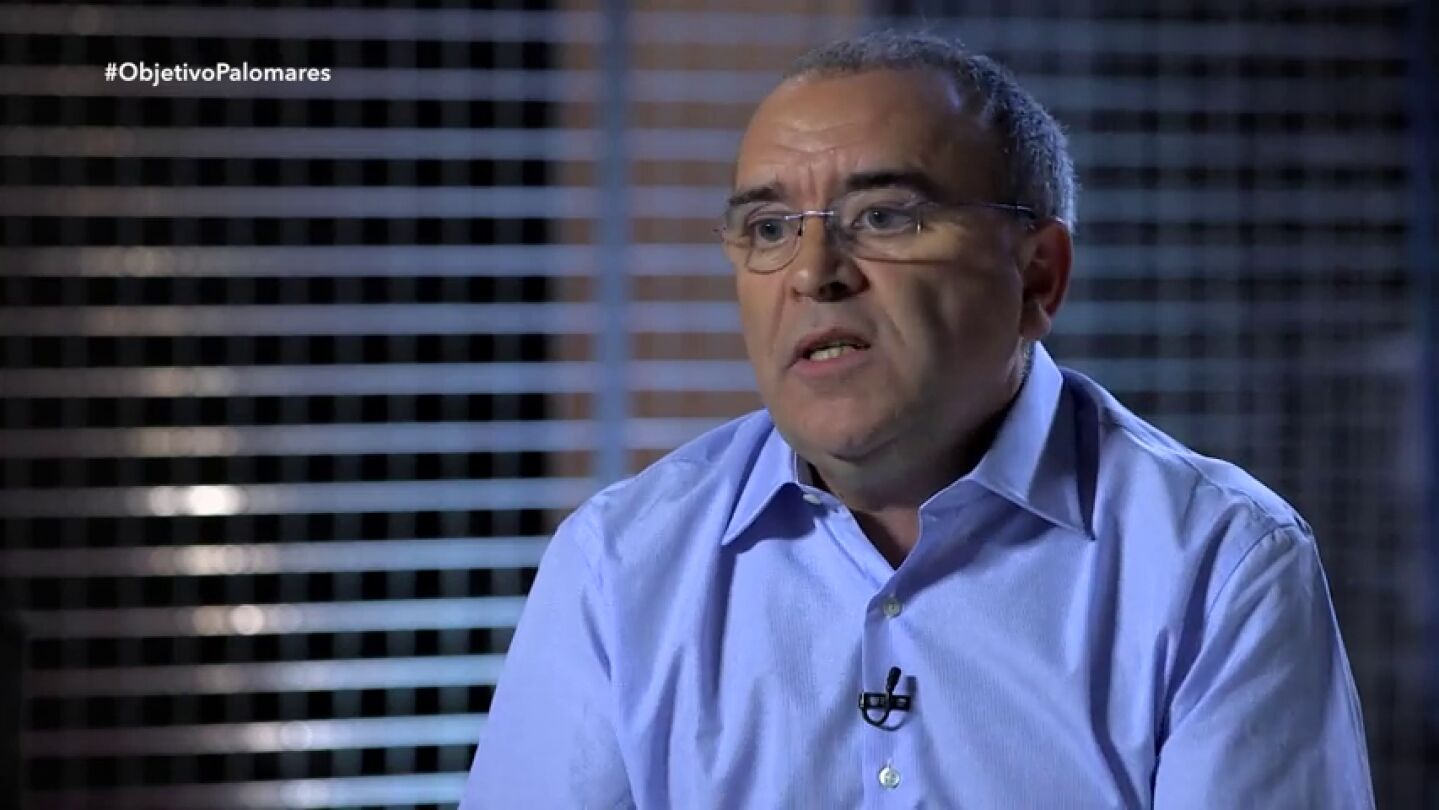 Francisco Castej&oacute;n: "Fraga se ba&ntilde;&oacute; en el mar cuando lo peligroso era revolcarse en la arena"