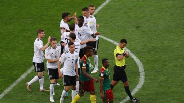 Alemania celebra un gol de Werner ante Camerún