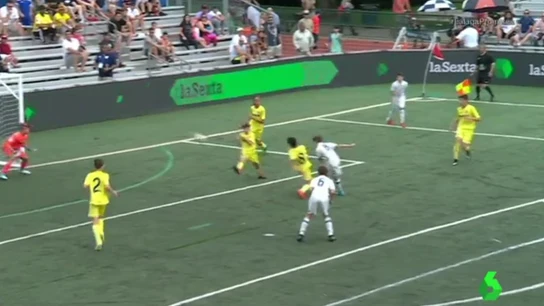 El zapatazo de Hugo de Llanos ante el Villarreal El zapatazo de Hugo de Llanos ante el Villarreal