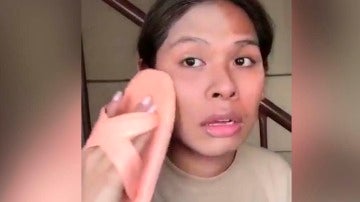 La técnica de maquillaje más viral: ¡con una chancla! 
