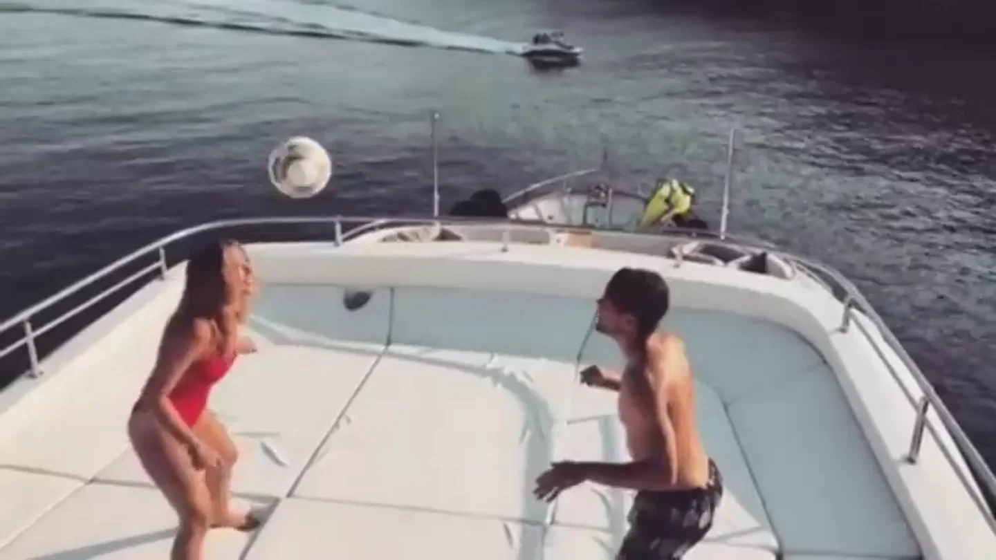 La mujer de Kovacic, Izabel Andrijanic, reta a su marido con el balón en plena luna de miel La mujer de Kovacic, Izabel Andrijanic, reta a su marido con el balón en plena luna de miel